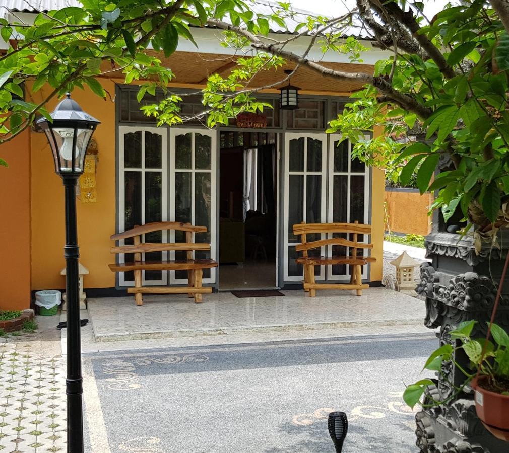 Dewi Sri Guesthouse 마타람 외부 사진