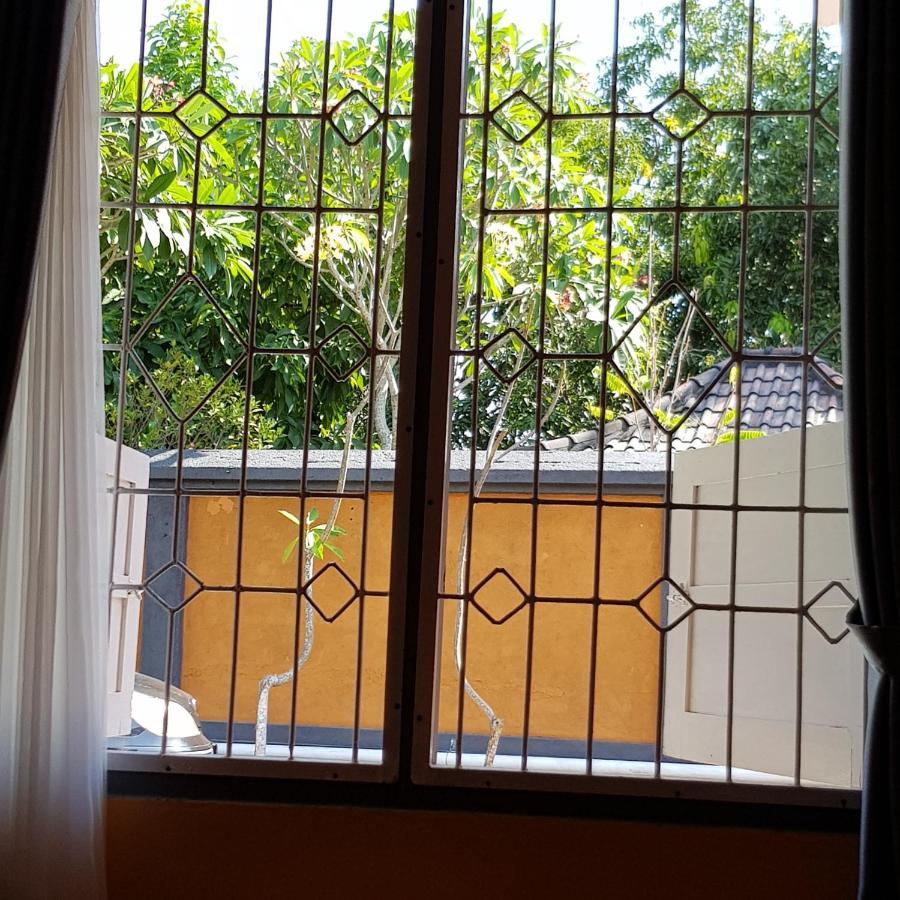Dewi Sri Guesthouse 마타람 외부 사진