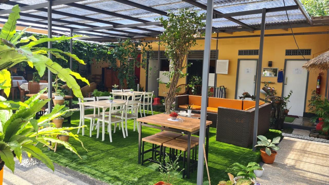 Dewi Sri Guesthouse 마타람 외부 사진
