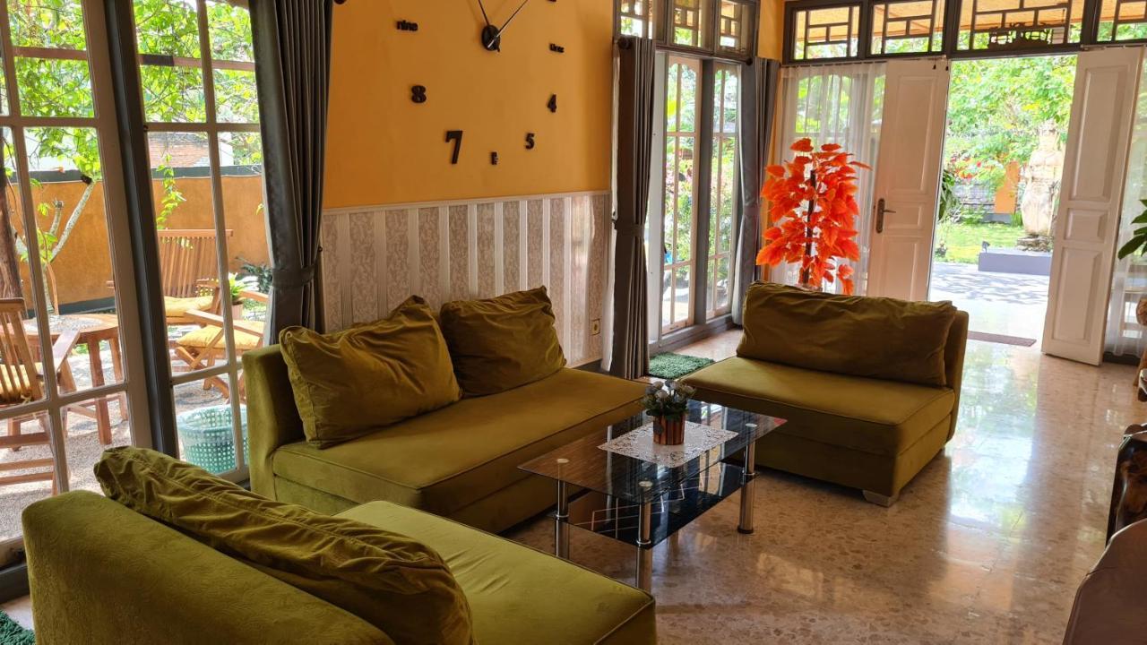 Dewi Sri Guesthouse 마타람 외부 사진
