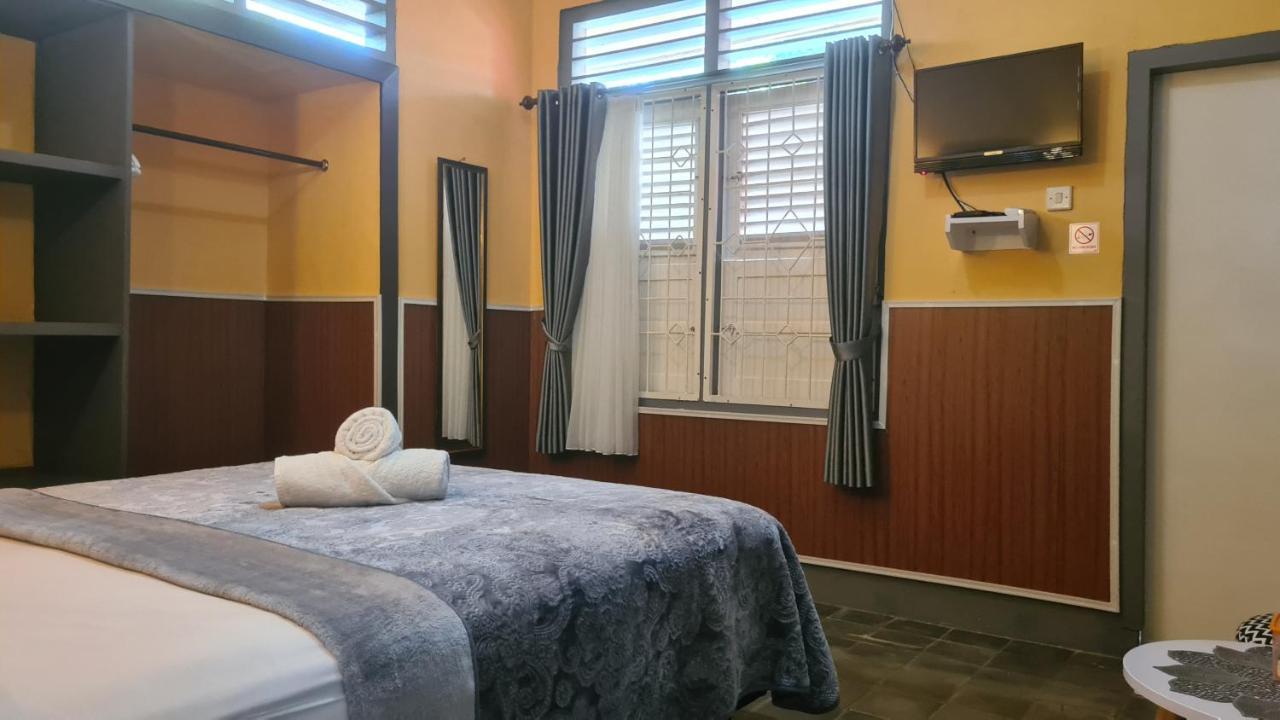 Dewi Sri Guesthouse 마타람 외부 사진