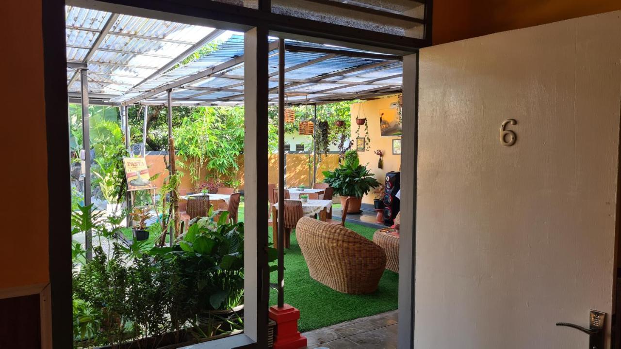 Dewi Sri Guesthouse 마타람 외부 사진