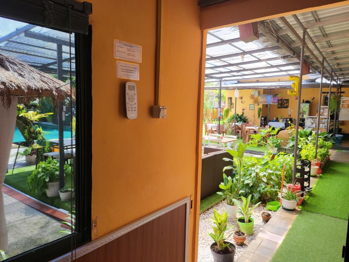 Dewi Sri Guesthouse 마타람 외부 사진