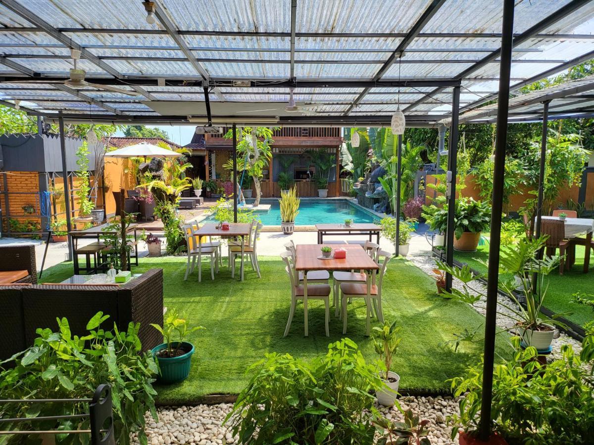Dewi Sri Guesthouse 마타람 외부 사진
