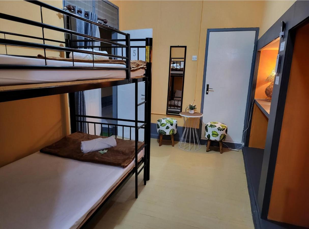 Dewi Sri Guesthouse 마타람 외부 사진