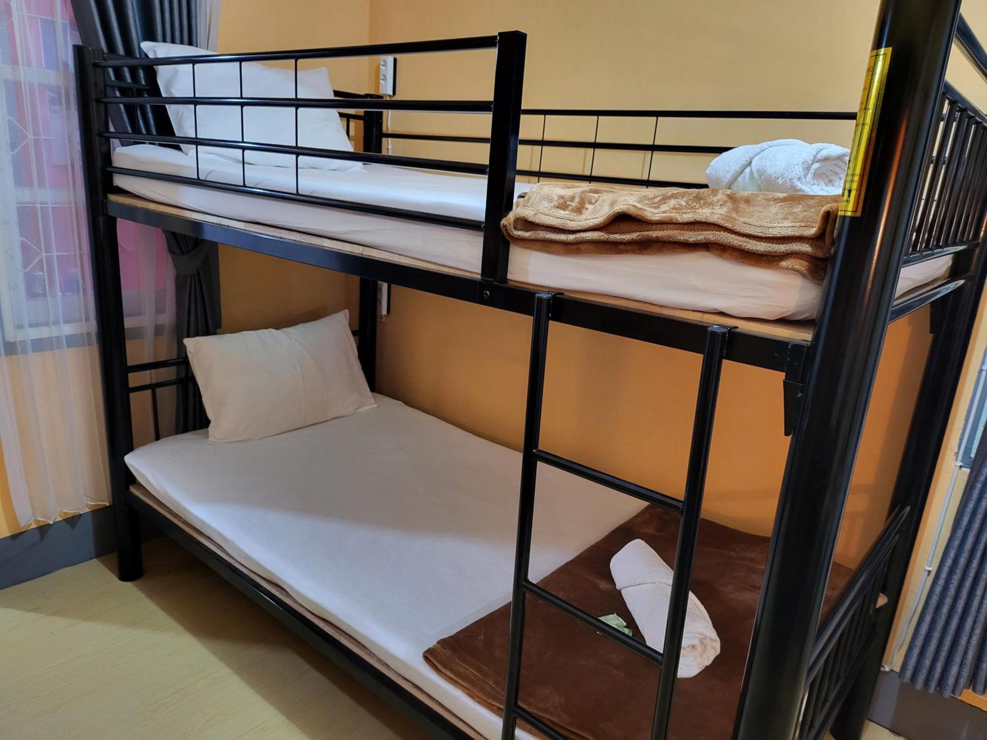 Dewi Sri Guesthouse 마타람 외부 사진