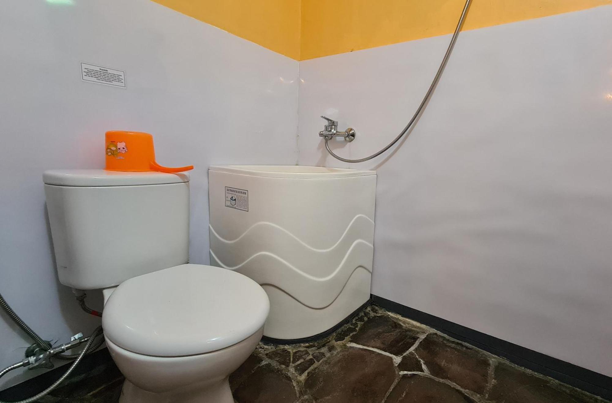 Dewi Sri Guesthouse 마타람 외부 사진