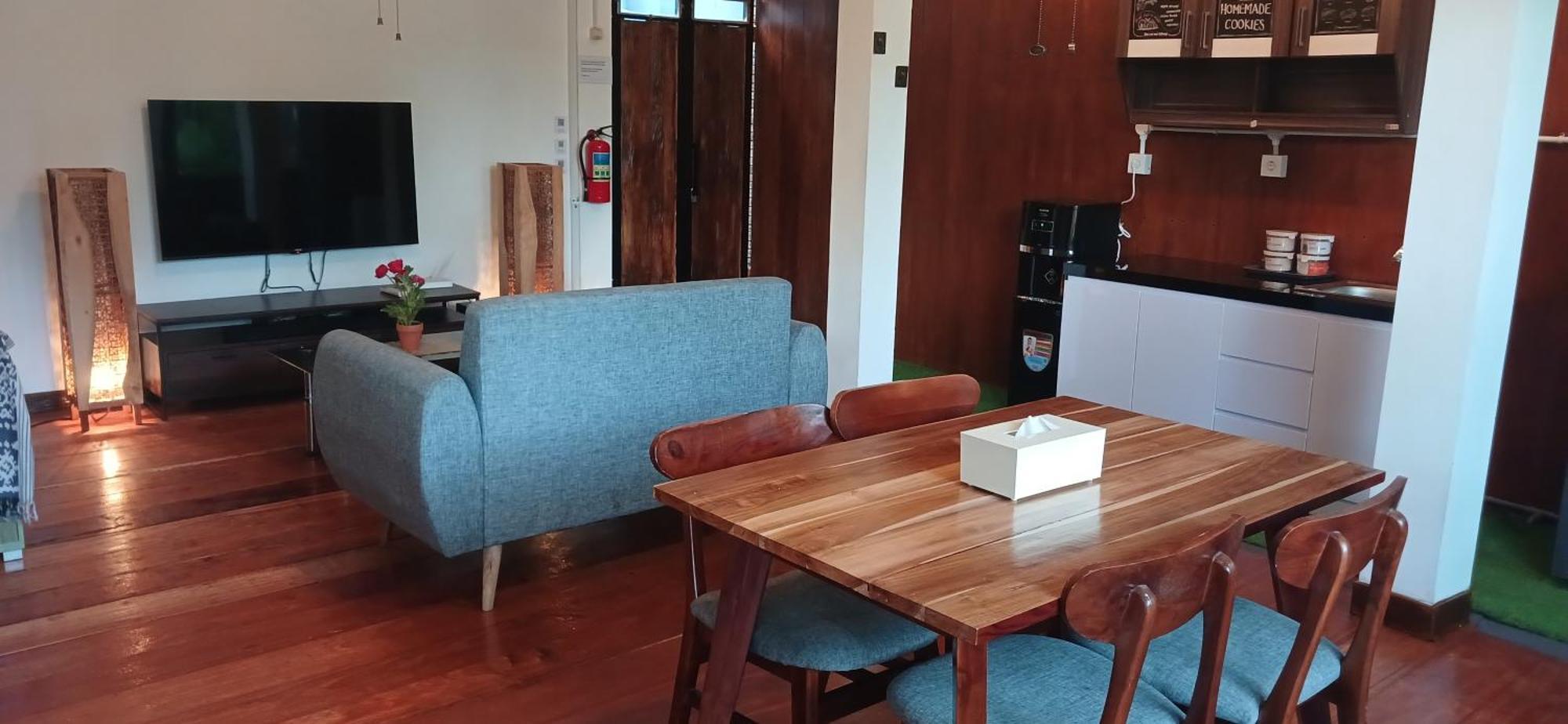 Dewi Sri Guesthouse 마타람 외부 사진
