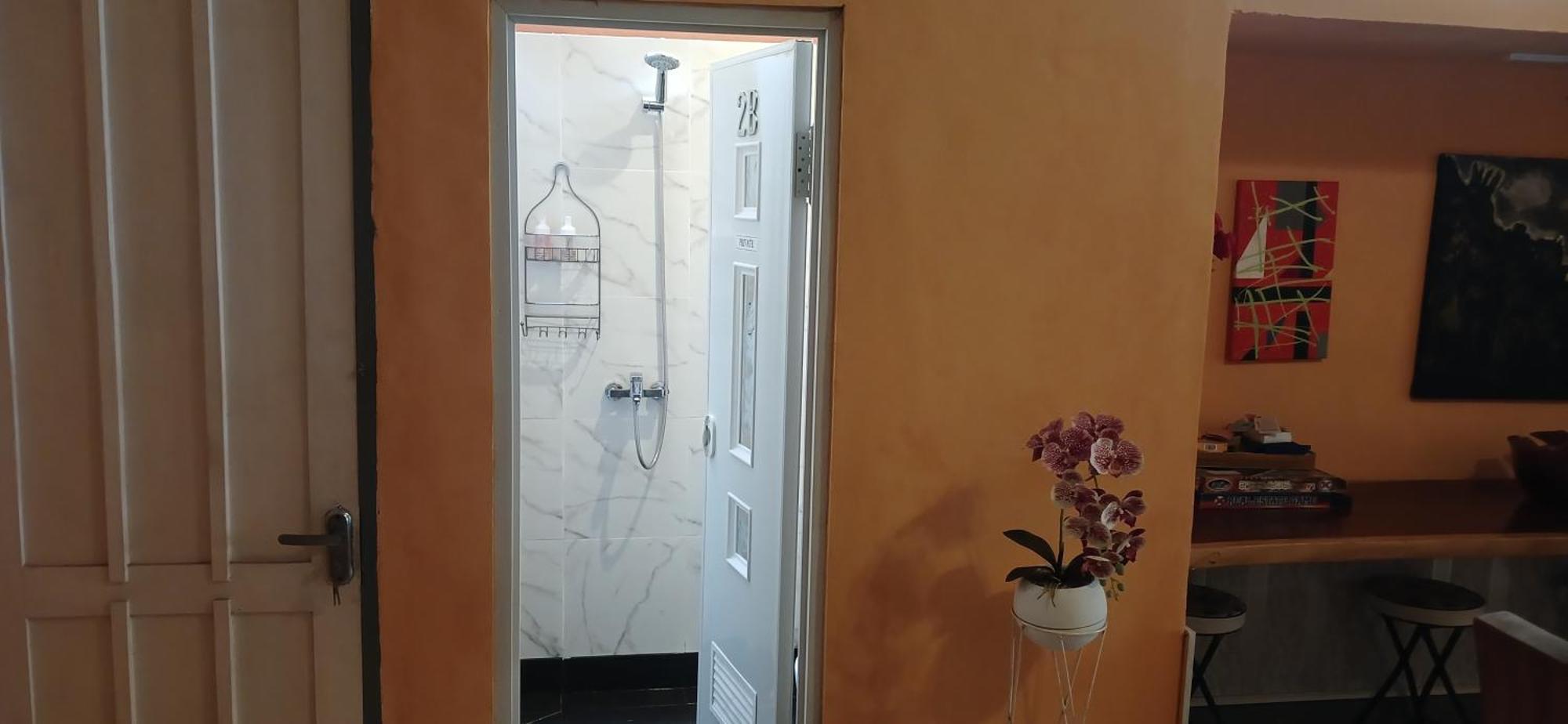 Dewi Sri Guesthouse 마타람 외부 사진