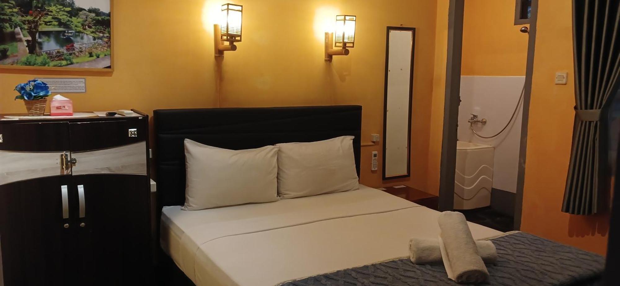 Dewi Sri Guesthouse 마타람 외부 사진
