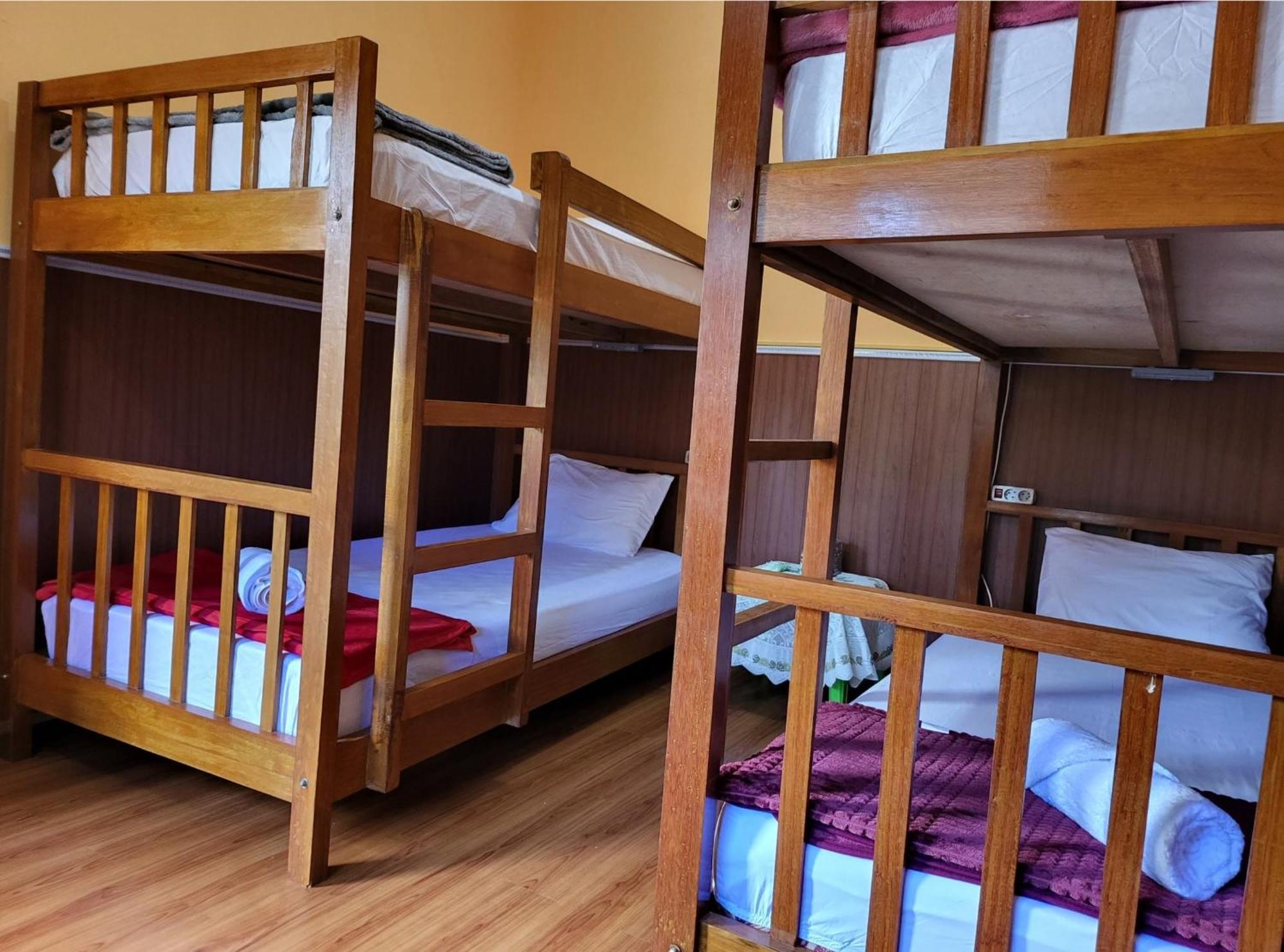 Dewi Sri Guesthouse 마타람 외부 사진