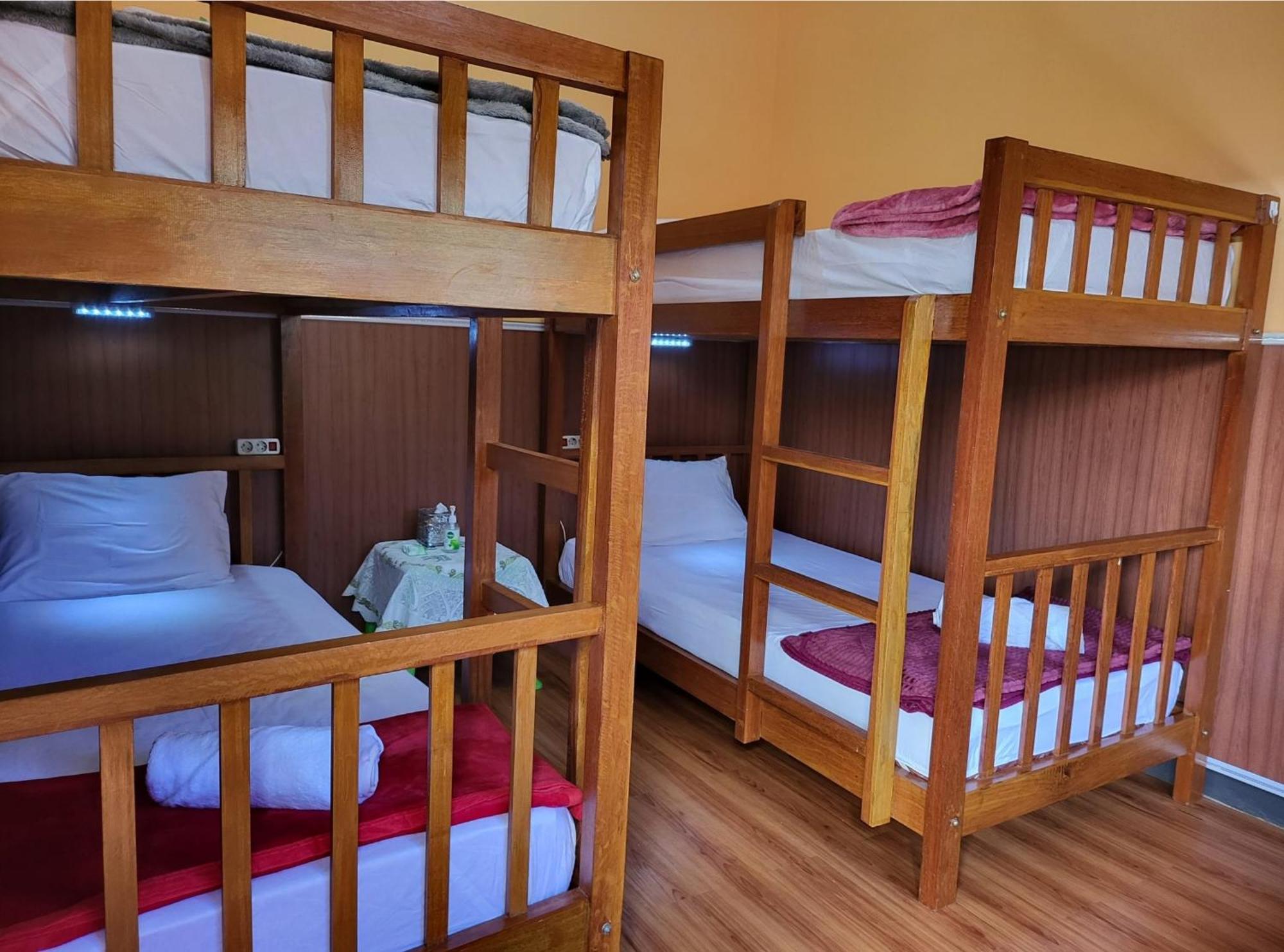 Dewi Sri Guesthouse 마타람 외부 사진